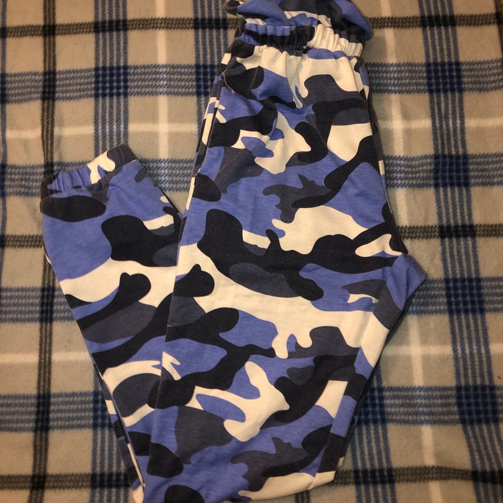 Camo joggers(fashion nova)